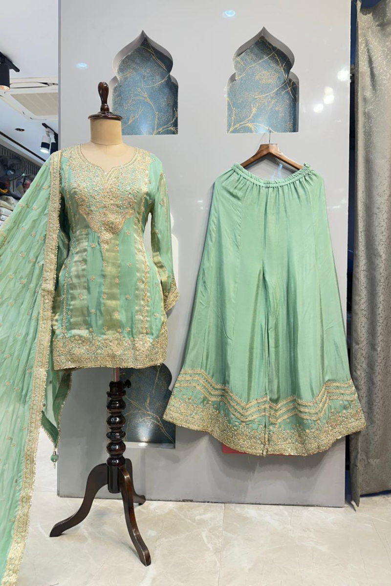"MIDNIGHT LOTUS SHARARA" image 4