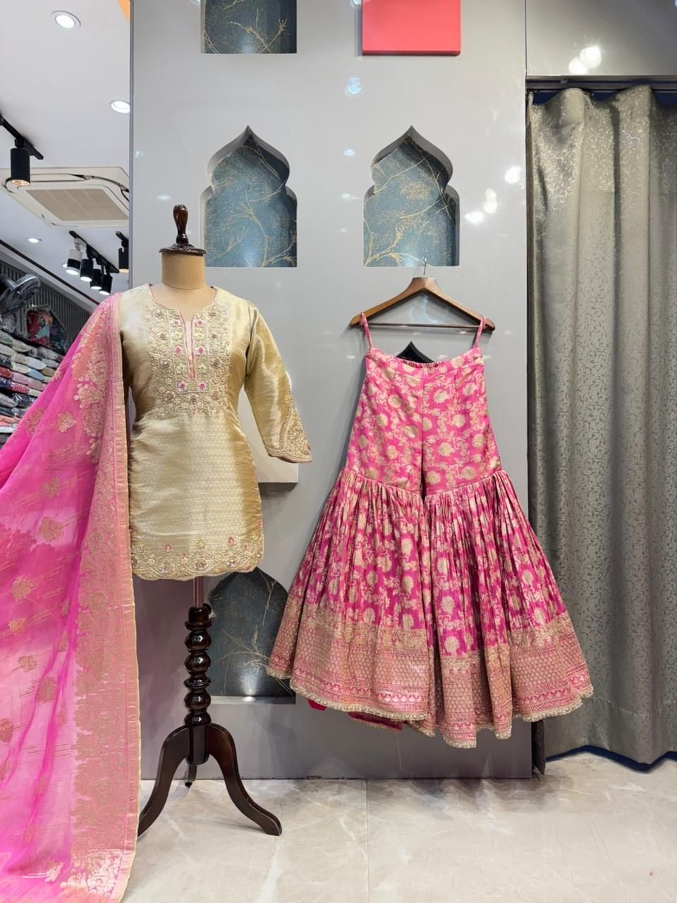 "ROYAL PINK BANARASI SHARARA" image 0