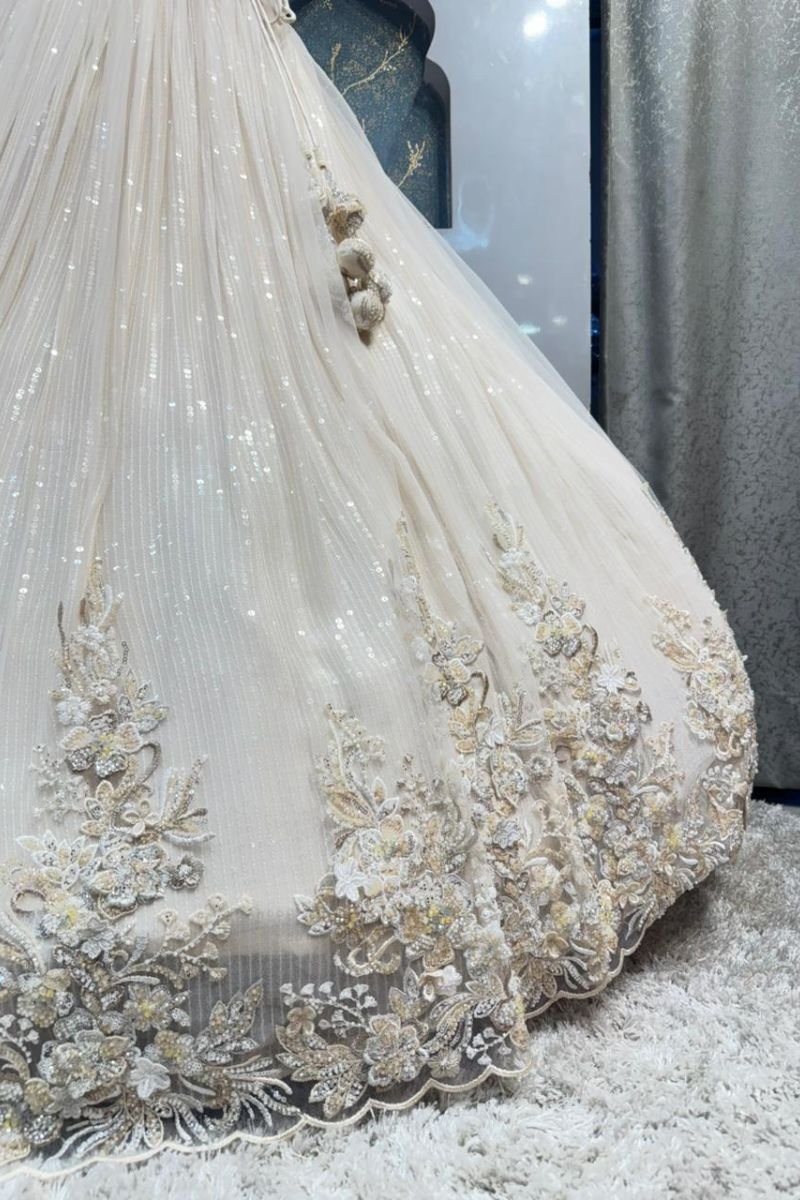 "IVORY ROYALE CORSET LEHENGA" image 3