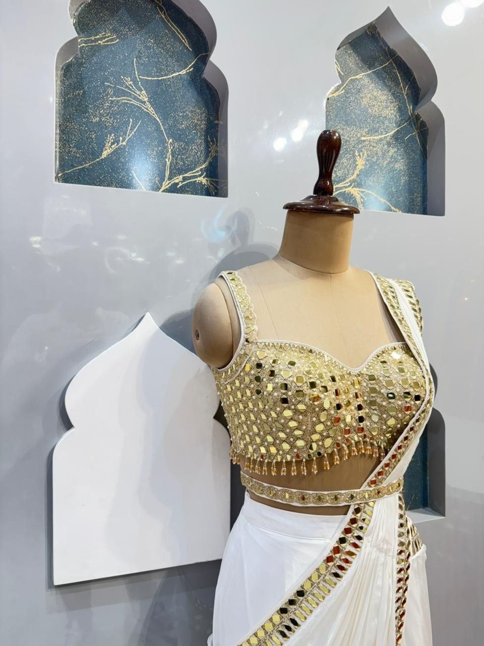 "IVORY GOLD MIRROR DRAPE SAREE" image 2