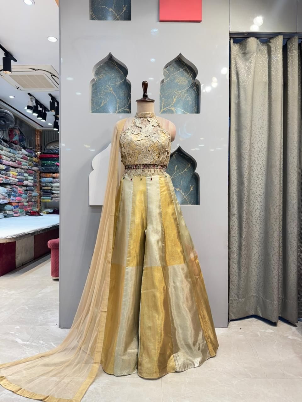 "GOLDEN MUSE HALTER INDO WESTERN" image 0