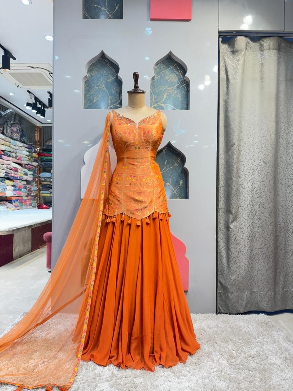 "SUNSET BLOOM SHARARA" image 0