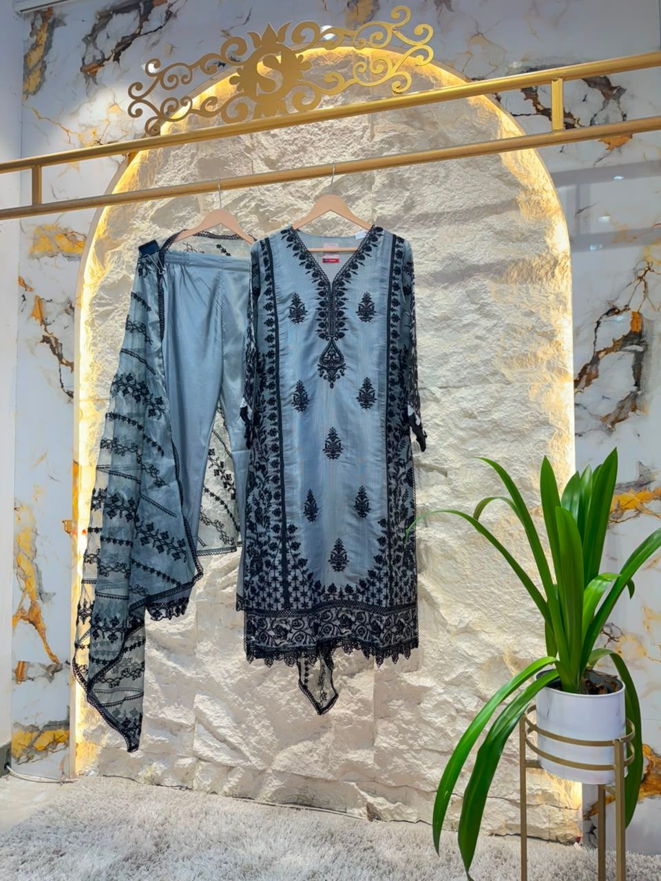 "ELEGANT IVORY & BLACK PRINTED EMBROIDERED SUIT"
