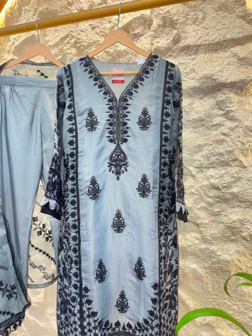 "ELEGANT IVORY & BLACK PRINTED EMBROIDERED SUIT"