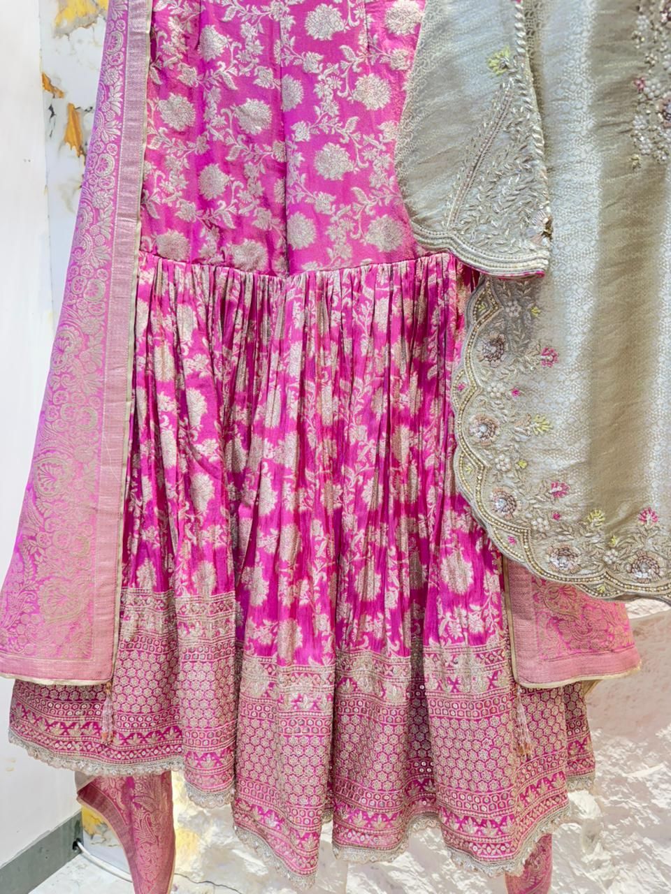 "ROYAL FUCHSIA BANARSI GARARA"