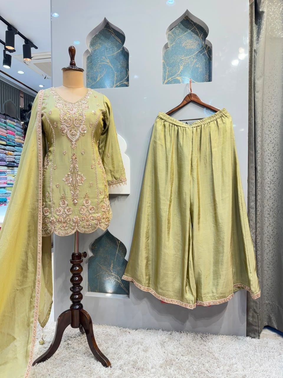 "PISTACHIO PEARL SHARARA"
