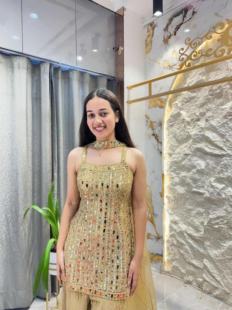 "GOLDEN MIRROR GRACE SHARARA"