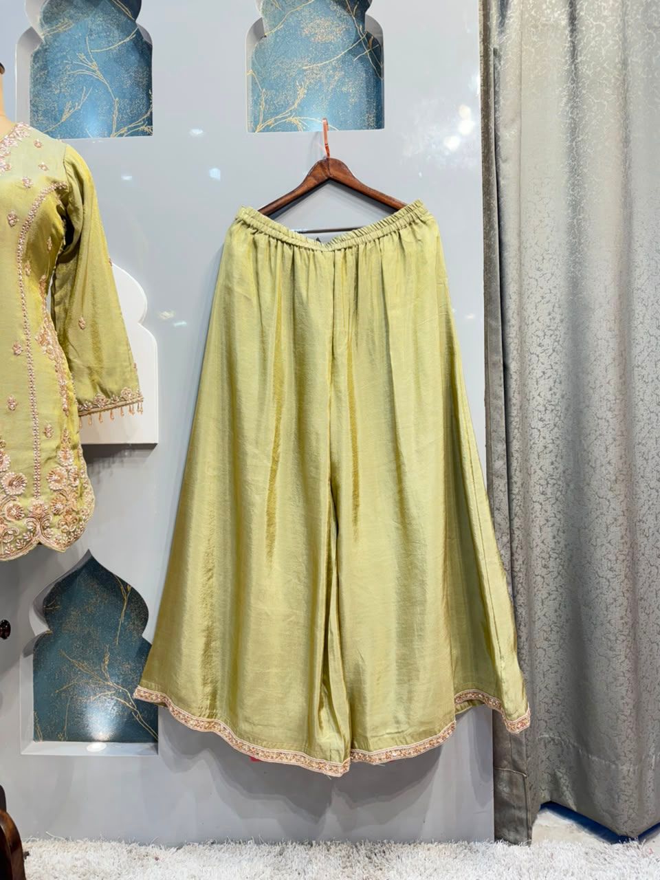 "PISTACHIO PEARL SHARARA"