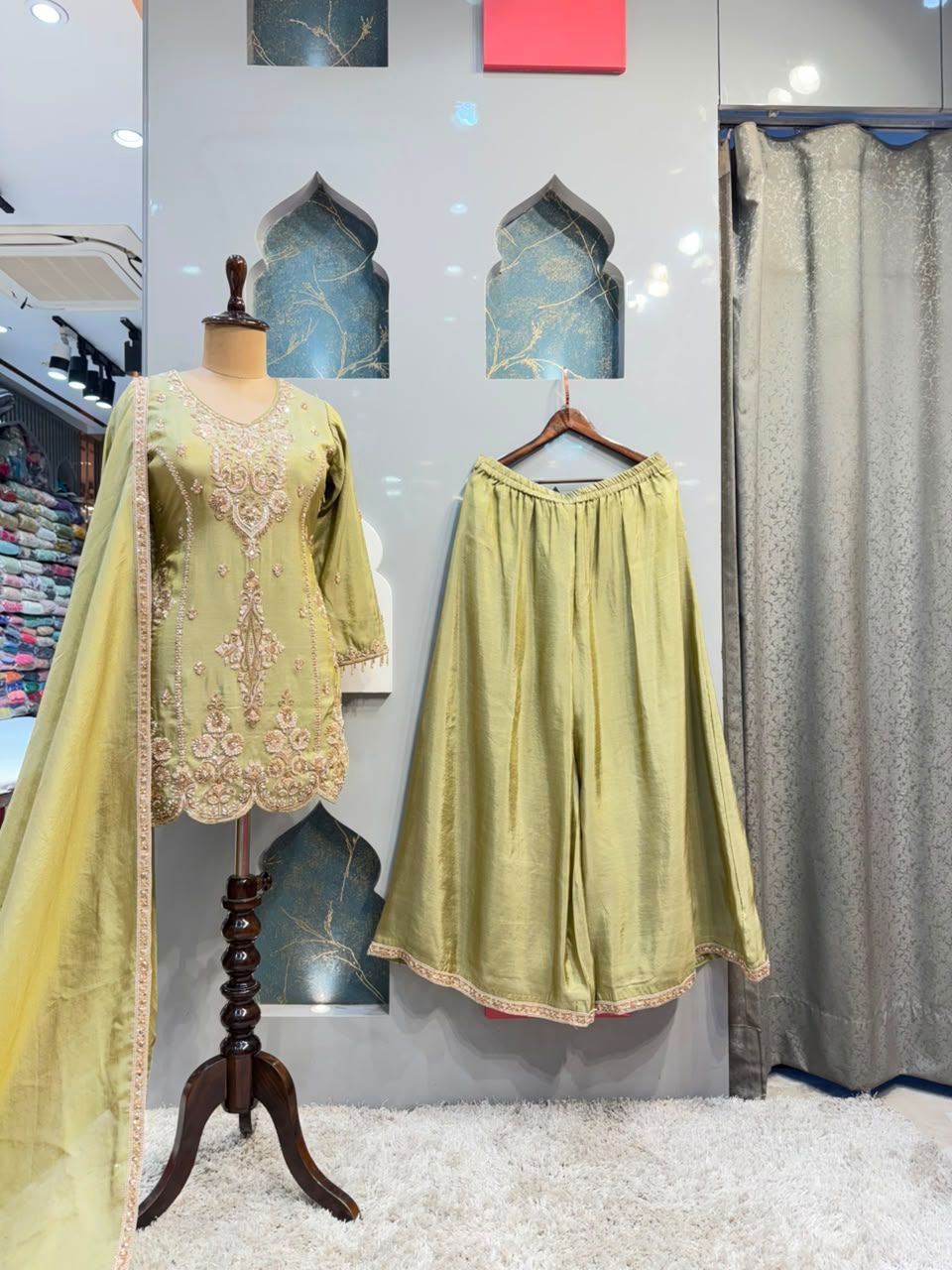 "PISTACHIO PEARL SHARARA"