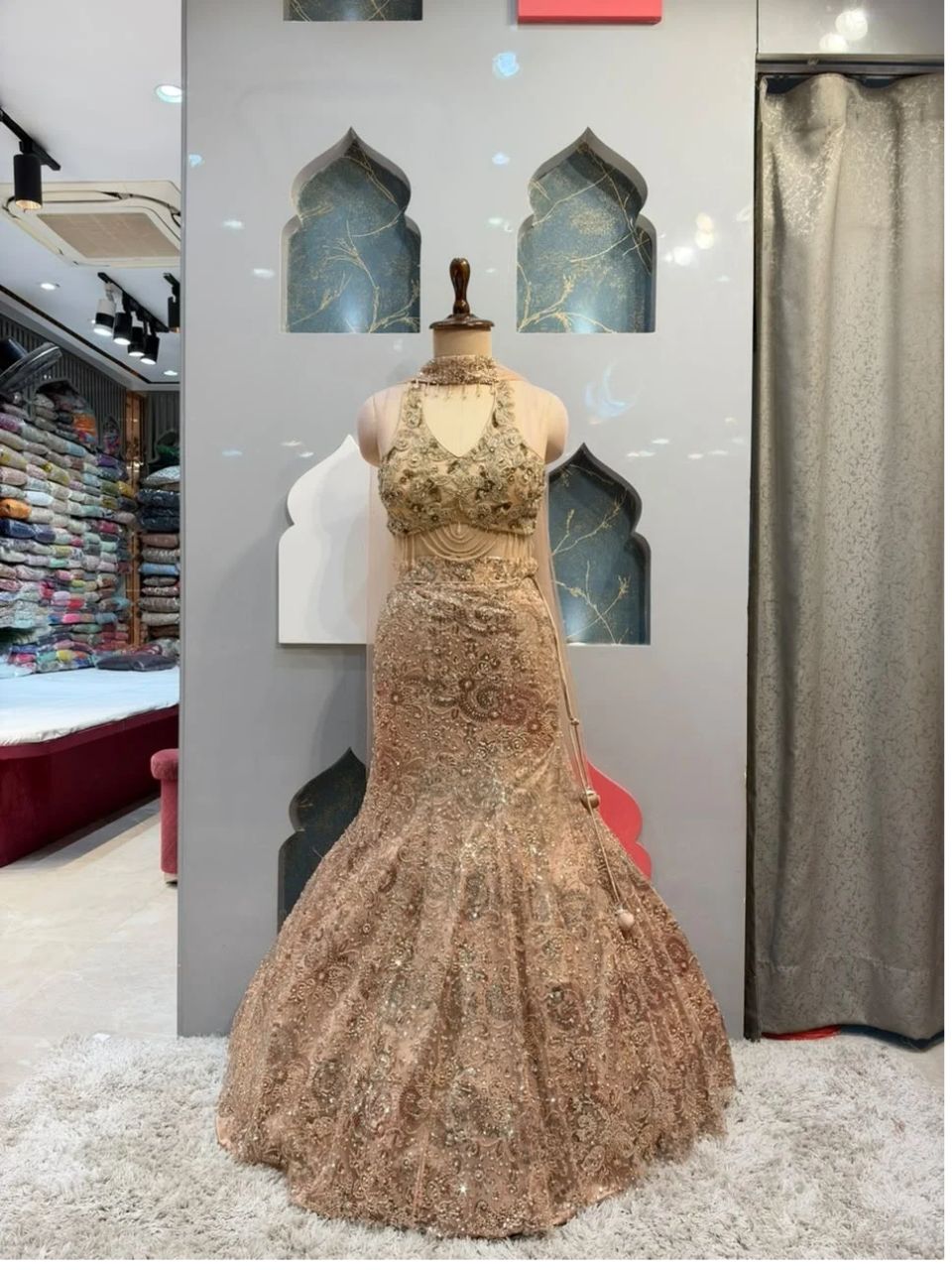 "ROYAL CHAMPAGNE GOLD MERMAID"
