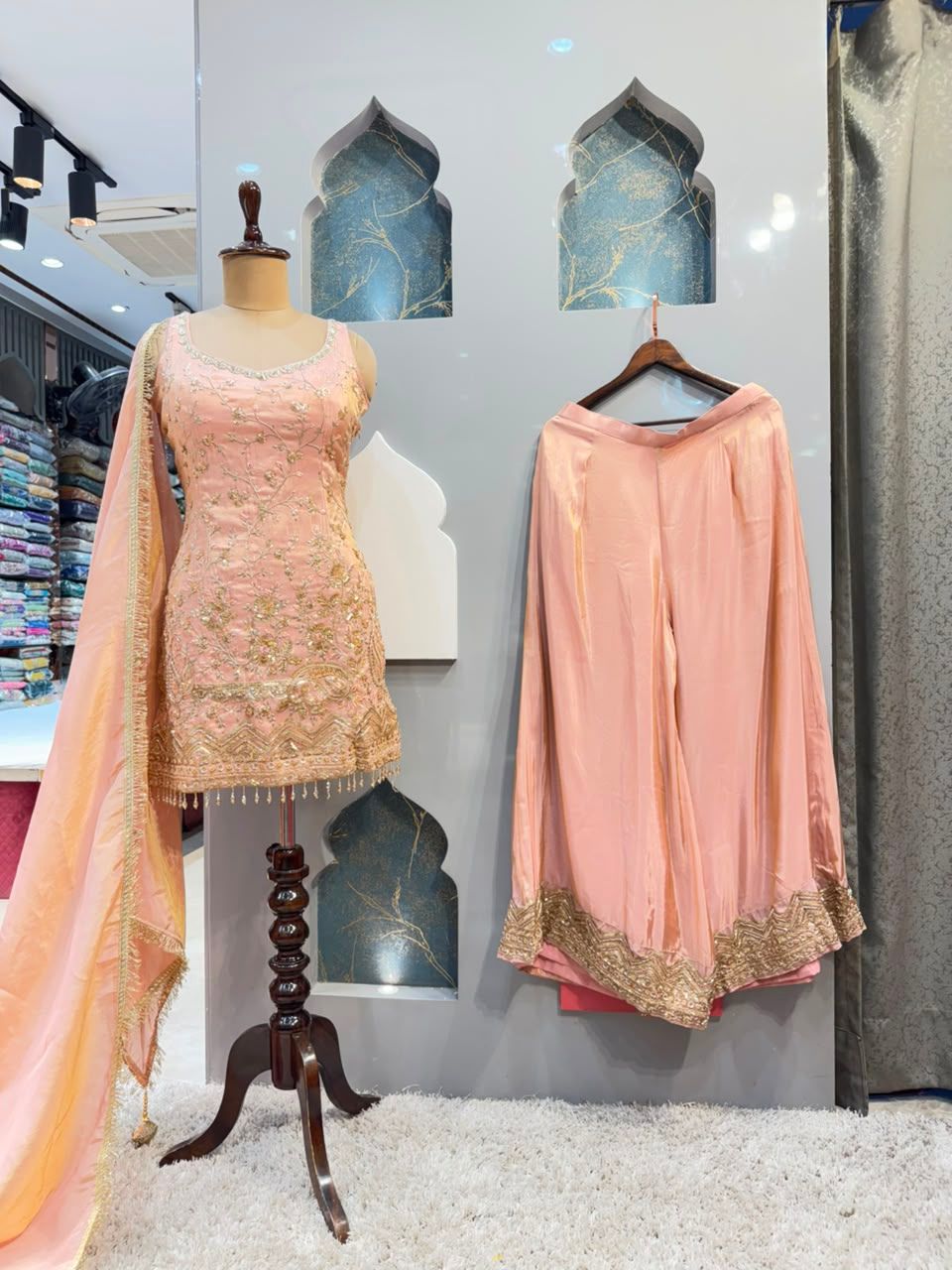 "BLUSH BLOSSOM SHARARA"