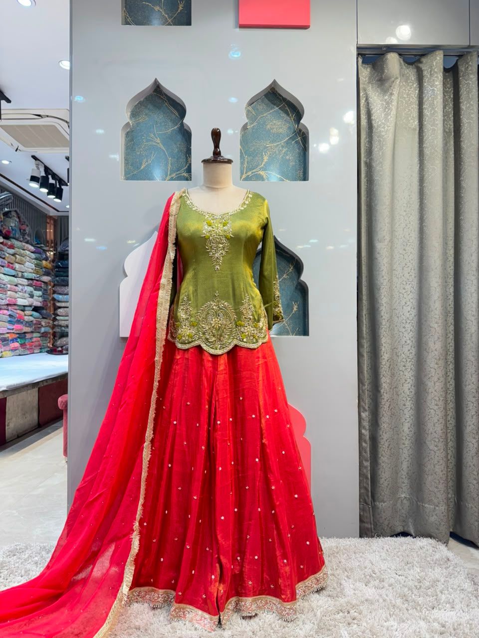 "OLIVE BLOSSOM FESTIVE SHARARA"