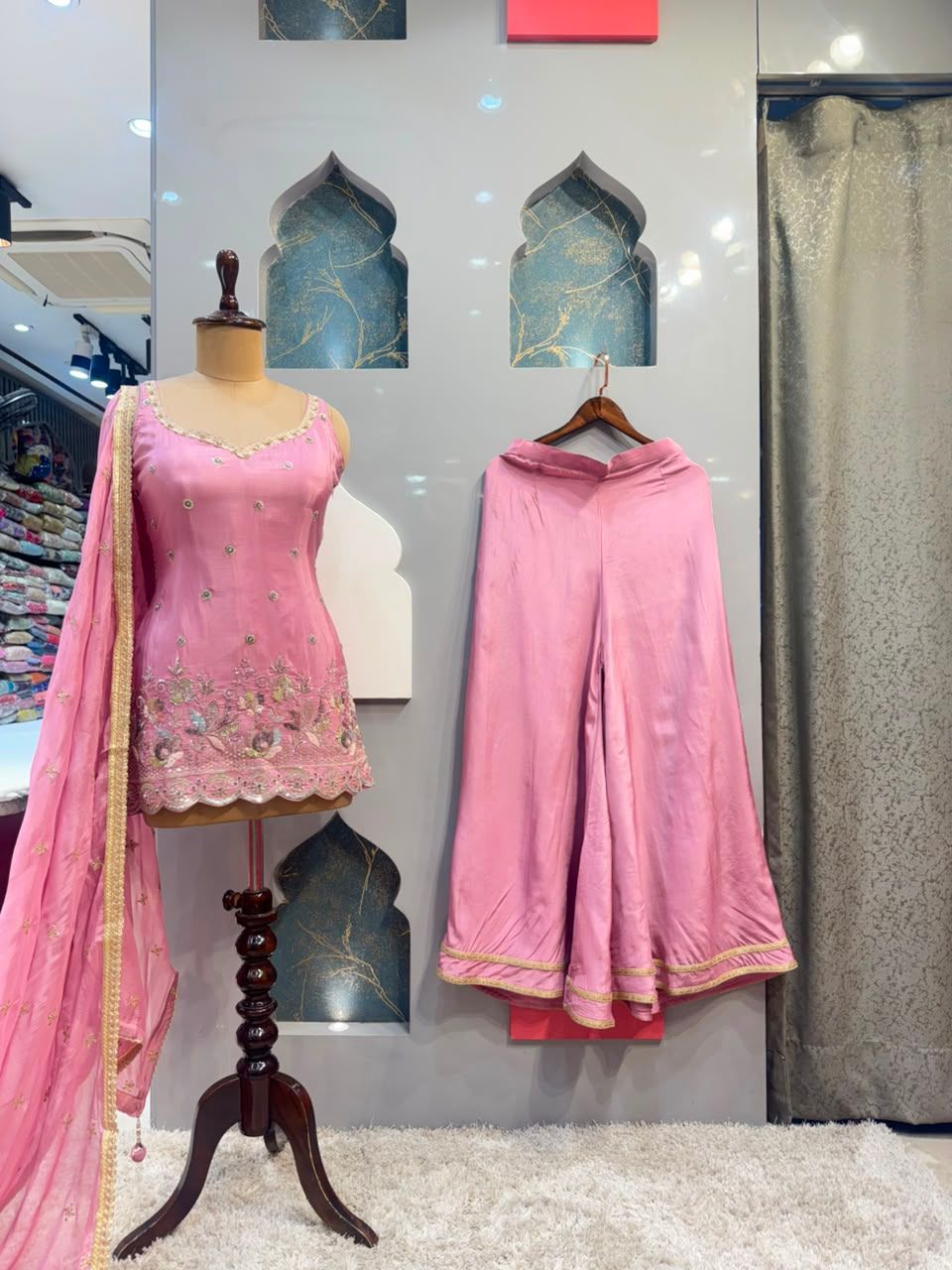 "BLUSH PEARL SHARARA"