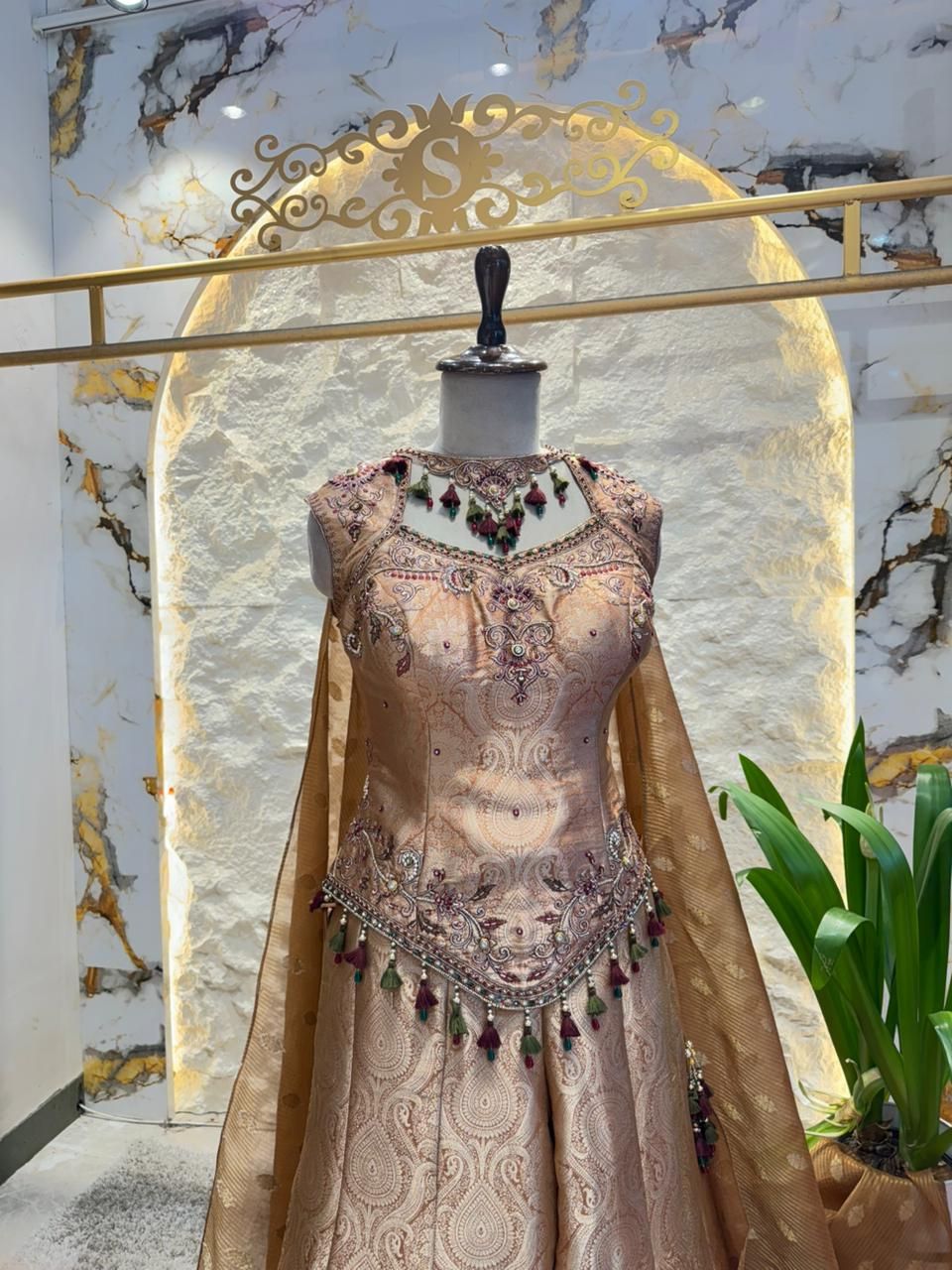 "CHAMPAGNE ROYALE SHARARA"