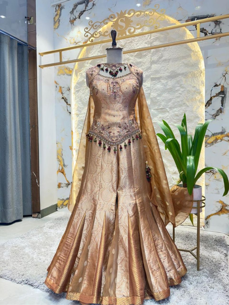 "CHAMPAGNE ROYALE SHARARA"