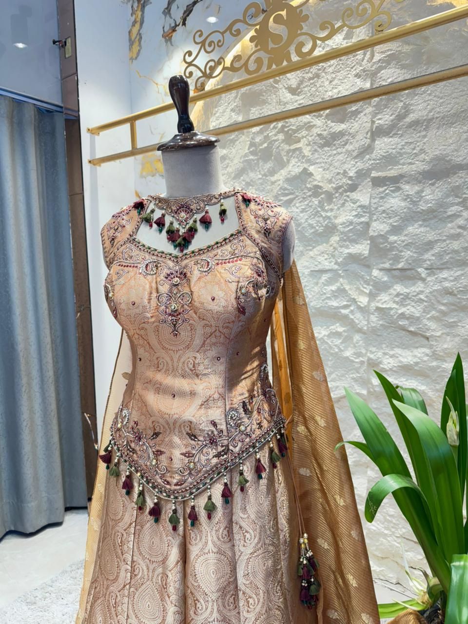 "CHAMPAGNE ROYALE SHARARA"