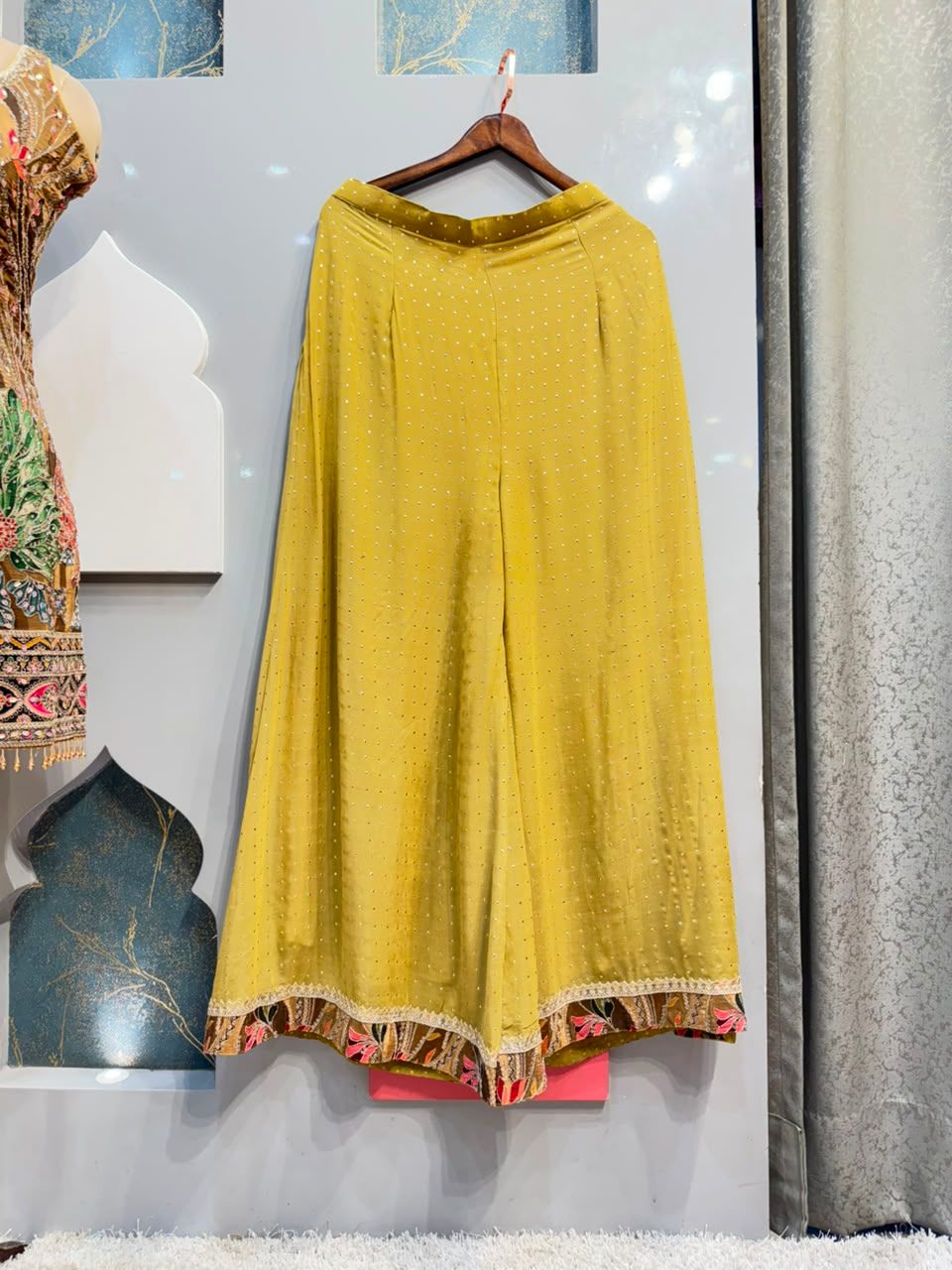 "GOLDEN MEADOW BLOOM SHARARA"