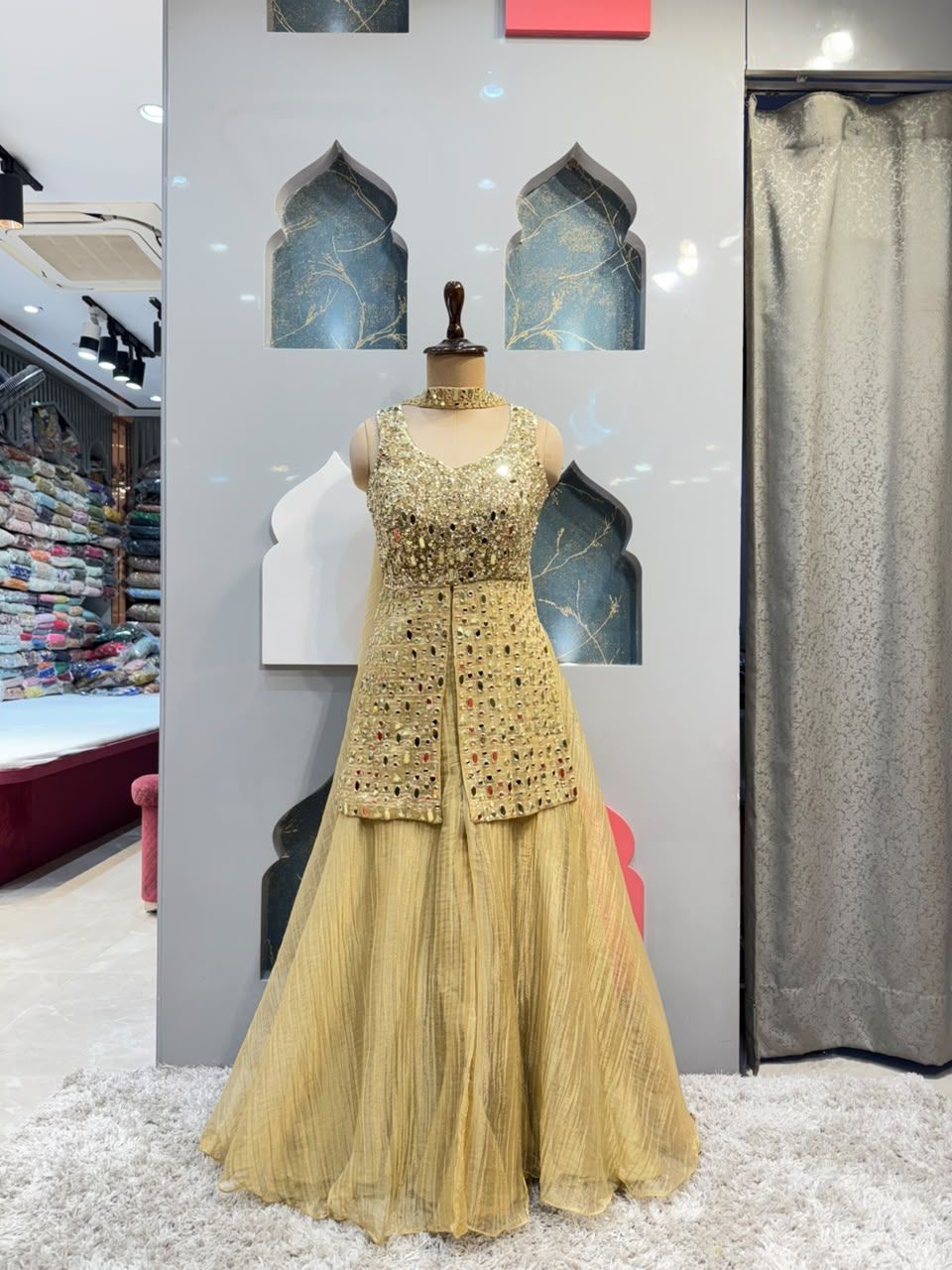 "GOLDEN MIRROR MAJESTY SHARARA"