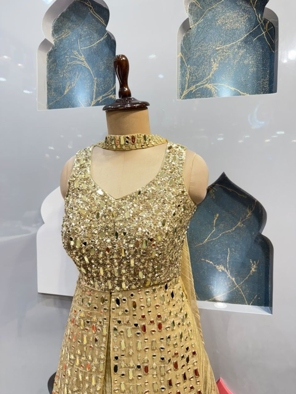 "GOLDEN MIRROR MAJESTY SHARARA"