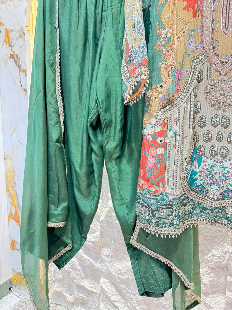 SUIT