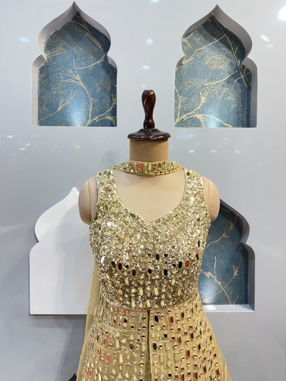 "GOLDEN MIRROR MAJESTY SHARARA"
