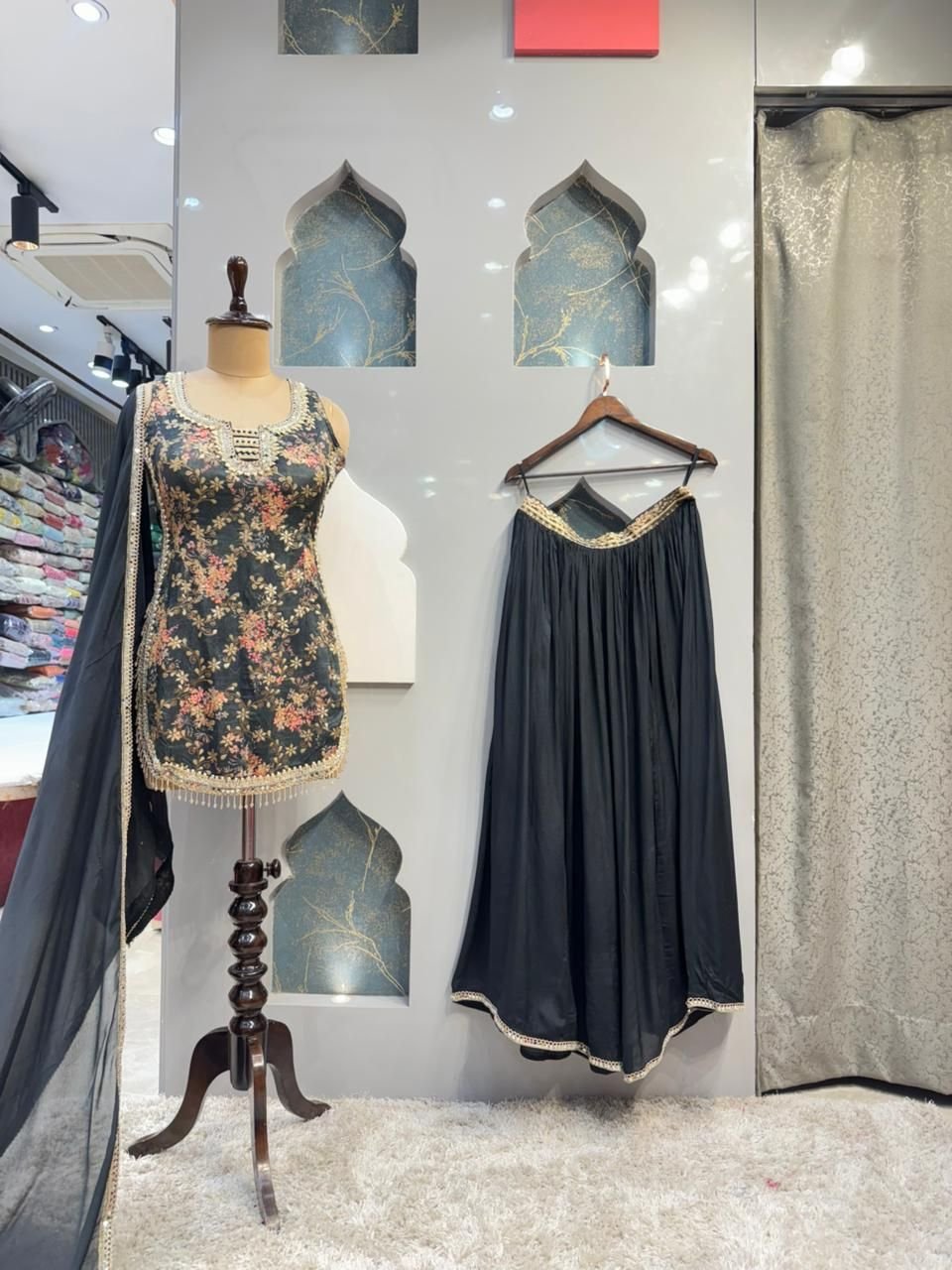 "MIDNIGHT BLOOM FLORAL SHARARA" image 0