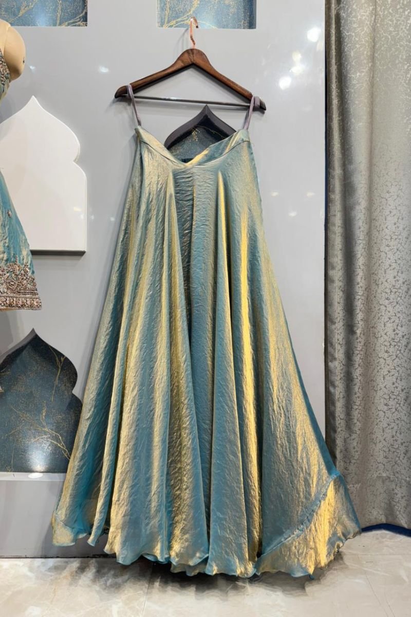 "GOLDEN TEAN ELEGANCE" image 4