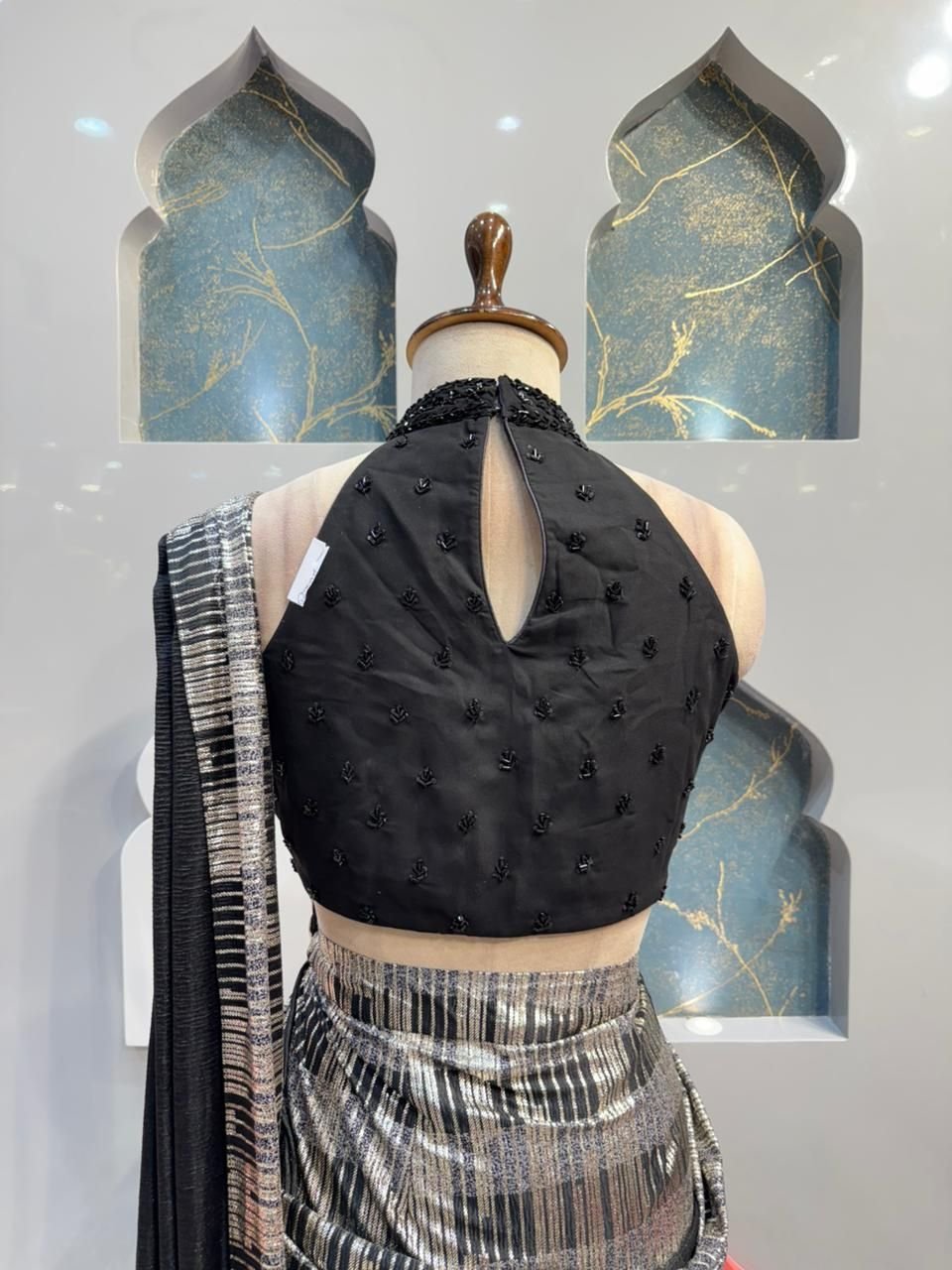 "NOIR RHYTHM DRAPE SAREE" - Image 5