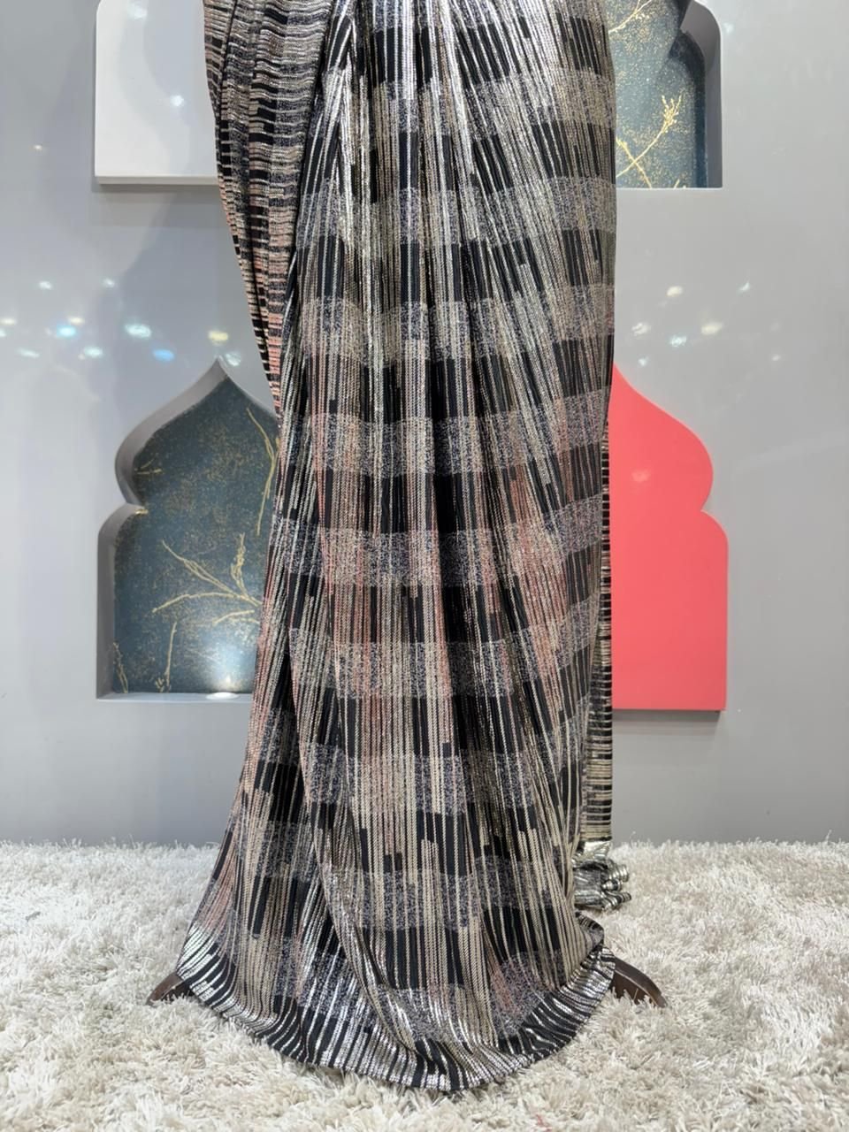 "NOIR RHYTHM DRAPE SAREE" - Image 4